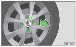 Skoda Citigo. Abb. 106 Abdeckkappe abziehen